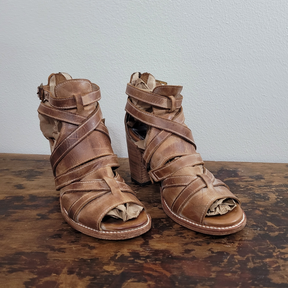 FREEBIRD CLAW Women's Tan Strappy Heeled Sandals 9